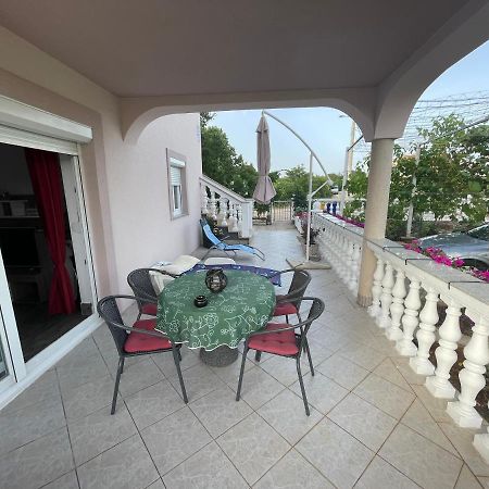 Apartmani Mirela Vrh  Екстериор снимка